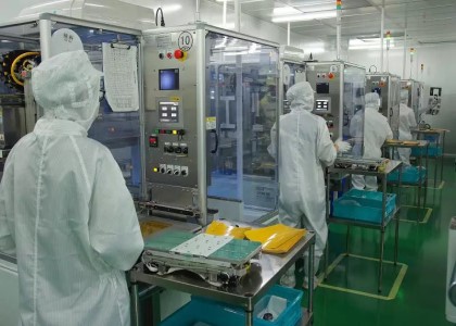 揭秘電子設(shè)備加工廠為什么要用機器人？